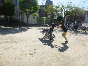 ワイワイ公園内をぐるぐる