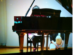 増田智世さん　ピアノ演奏